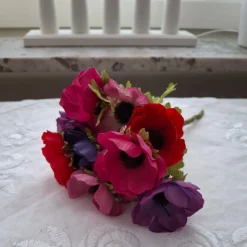 Tradera Konstgjorda Växter<Blombukett av färgglada anemoner. Blommor, dekoration, konstgjorda.