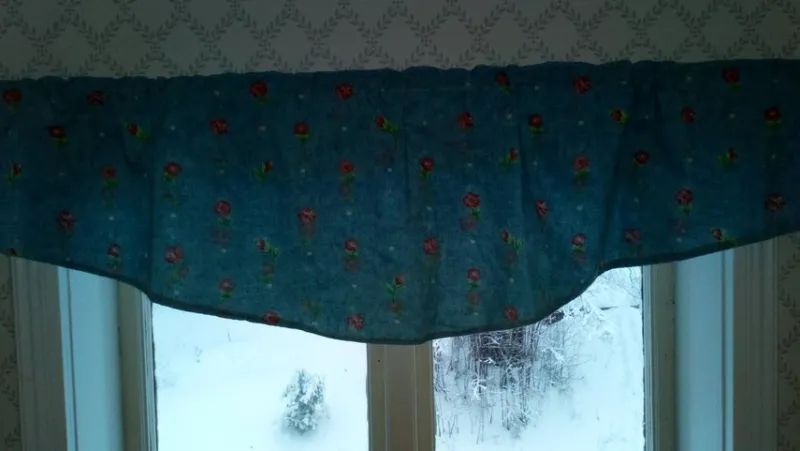 Tradera Blommig gardinkappa 177 cm x 38 cm> Högtider