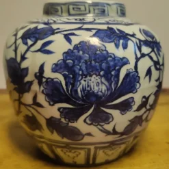 Tradera Blåvit kinesisk porslinsvas med blomstermotiv> Orientalisk Konst & Porslin