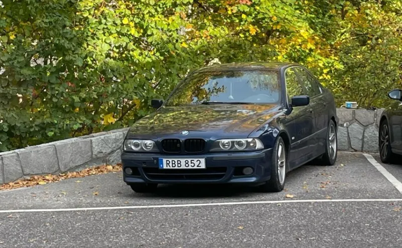 Tradera BMW 528i sedan M-sport^ Bilar