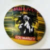 Tradera Pins & Nålar<BOB MARLEY / RASTA. Badge ,nålmärke. 25mm