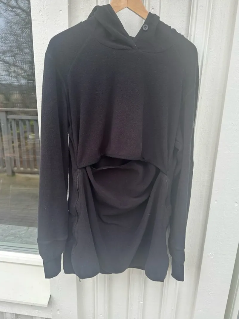 Tradera Boob svart hoodie, storlek L (XL)^ Mammakläder