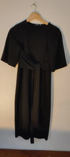 Tradera boohoo svart gravidklänning, storlek 38^ Mammakläder