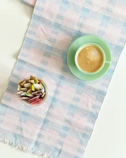 Tradera Bordløber, ruflet med pasteller og frynser, 104 x 32 cm^ Hemtextil