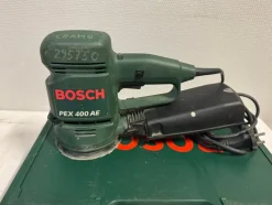 Tradera Bosch PEX 400 AE Excenterslip med tillbehör i väska> Maskiner