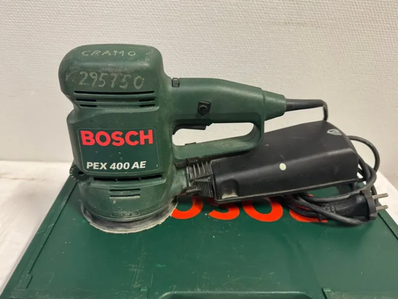 Tradera Bosch PEX 400 AE Excenterslip med tillbehör i väska> Maskiner