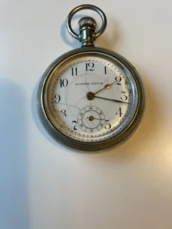 Tradera Boston Watch tågklocka.Ca 61 mm utan krona.^ Fickur