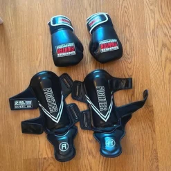 Tradera Kampsport<Boxningshandskar och benskydd Fighter - Storlek XXS