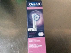 Tradera Tandvård<BRAUN ORAL-B 3. St. borstar. Ny i oöppnad. förpackning