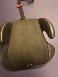 Tradera BRIO Bilbarnstol 15-36 kg bälteskudde.> Bilbarnstolar