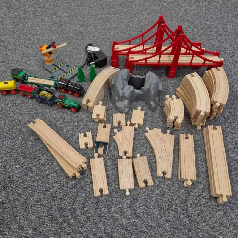 Tradera BRIO tågbana i trä Lok vagnar timmer Tillbehör> Brio & Träleksaker