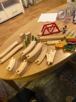 Tradera Brio tågbana inkl bro m m> Brio & Träleksaker