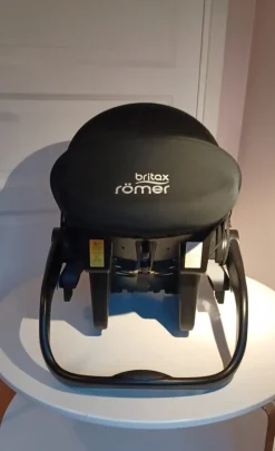 Tradera Britax Römer babyskydd med bas> Bilbarnstolar