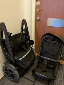 Tradera Britax Smile III barnvagn med liggdel, regnskydd, parasoll och tillbehör> Barnvagnar