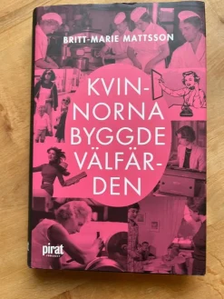 Tradera Britt-Marie Mattsson: Kvinnorna byggde välfärden, inbunden Piratförlaget, 2021> Samhällskunskap