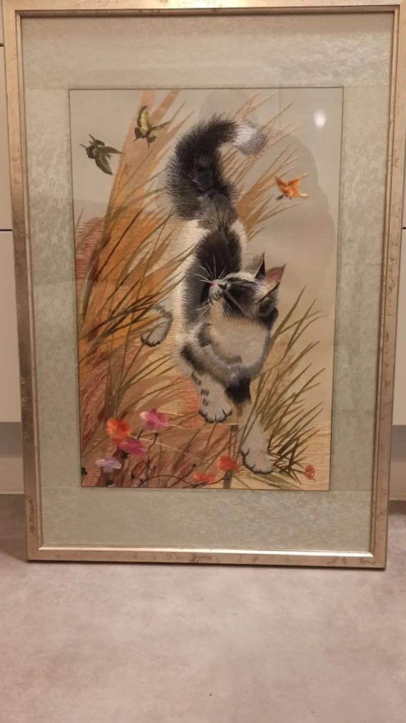 Tradera Broderi Kina cirka 1980. Chinese silk embrodery. Size 82 x 55 cm incl. frame.^ Övrig Konst