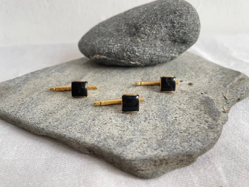 Tradera Manschettknappar<Bröstknappar ,Frackknappar Förgylla med svart fyrkantig sten. Mycket fina! Retro