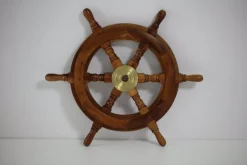 Tradera Båtratt i lackad mahogny och mässingsnav - Fint bruksskick^ Båtar