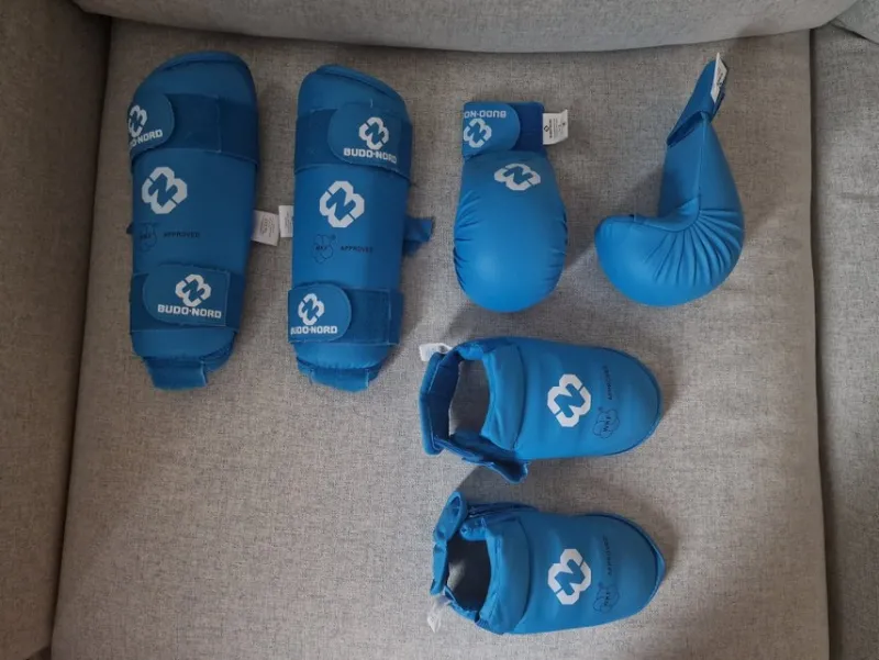 Tradera Kampsport<Budo - Nord karateskydd (kampsport), benskydd, fotskydd, knogskydd XS - S
