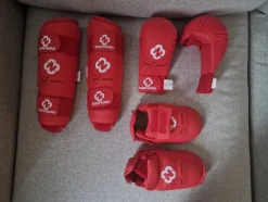 Tradera Kampsport<Budo Nord, karateskydd (kampsport) benskydd, fotskydd, knogskydd stl S - M