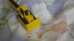 Tradera Bulldozer gul> Nappflaskor & Barnserviser