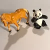 Tradera Samlarfigurer<Bully djur häst o panda söta djurfigurer figurer ”björn” o riddjur svartvit brun