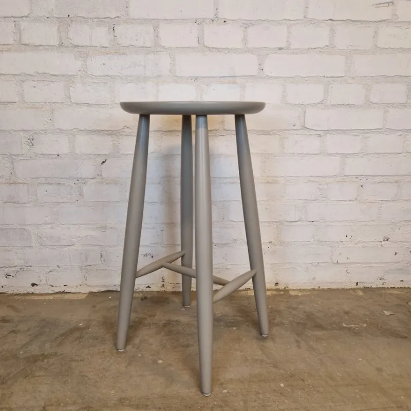 Tradera BUTIKSANNONS. Norrgavel Pinnpall rund hög, Lack^ Möbler