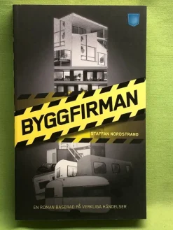 Tradera Byggfirman [en roman baserad på verkliga händelser] / Nordstrand, Staffan> Pocket