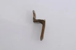 Tradera byggnadsvård EN antik HAKE klinkhake mässing t fönstervred skåpvred beslagD> Beslag & Reservdelar