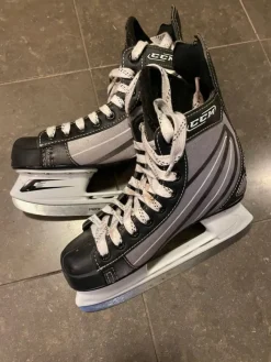 Tradera Hockey & Skridskor<CCM Ishockey Skridskor