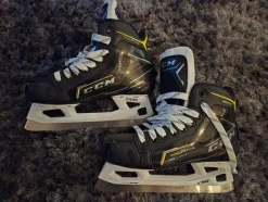 Tradera Hockey & Skridskor<CCM Super Tacks 9370 målvaktsskridskor strl 4D (ca 37.5)