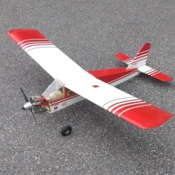 Tradera Charmig retro trainer med OS-motor^ Radiostyrt