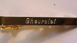 Tradera Slipsnålar<Chevrolet slipshållare i gulmetall