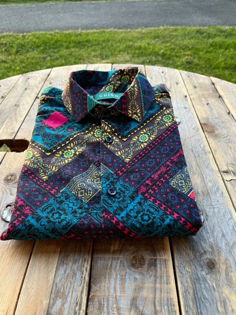 Tradera CHISO mörkblå skjorta med mönster o olika färger i storlek L^ Herrkläder