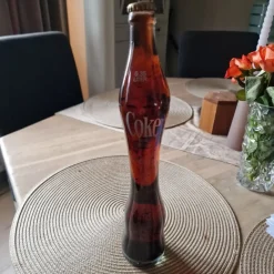 Tradera Coca-cola flaska I glas,oöppnad> Breweriana