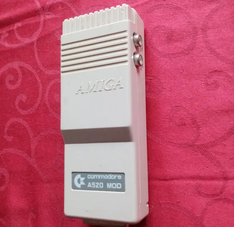 Tradera Commodore A520 MOD, Serial No.JA4 137981 - Amiga, Made in Taiwan P/N 354028-02> Datorer