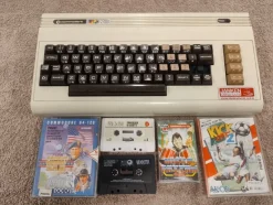 Tradera Commodore VIC-20 med spelkassetter> Datorer