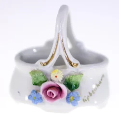 Tradera Copenhagen floral detail porcelain basket-handmade circa 1960s-Weight 35.3g^ Inredningsdetaljer