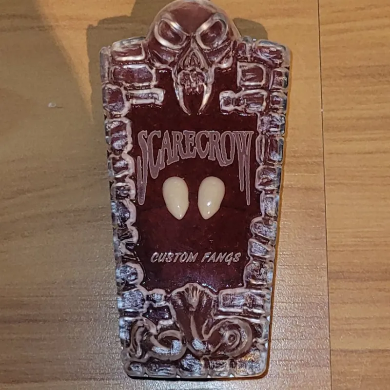 Tradera Custum fangs, huggtänder^ Maskeradkläder