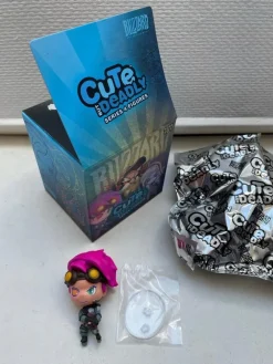 Tradera Samlarfigurer<Cute but deadly oanvänd figur Blizzard - Series 4 StarCraft Mira Han