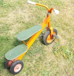 Tradera Cykel för barn med två sittplatser Orange Grön Väddö> Utomhusleksaker