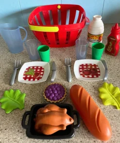 Tradera Dags för picknick! Leksaks set i plast - perfekt för rollek!> Utklädnad & Rollek