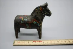 Tradera Dalahäst äldre allmoge bemålat trä 1900-tal vintage^ Dalahästar