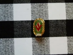 Tradera Militära Samlarsaker<DDR, Volks solidarität äretecken i guld 30 år.