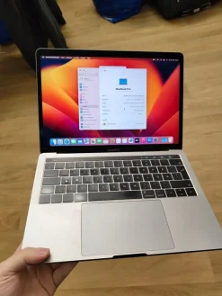 Tradera Defekt MacBook Pro 13-tums 2017 Touch Bar / fyra Thunderbolt> Datorer