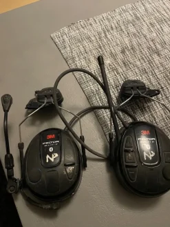 Tradera Defekta Peltor XPI (startar ej, helt stendöda) för hjälm.> Skyddsutrustning & Kläder