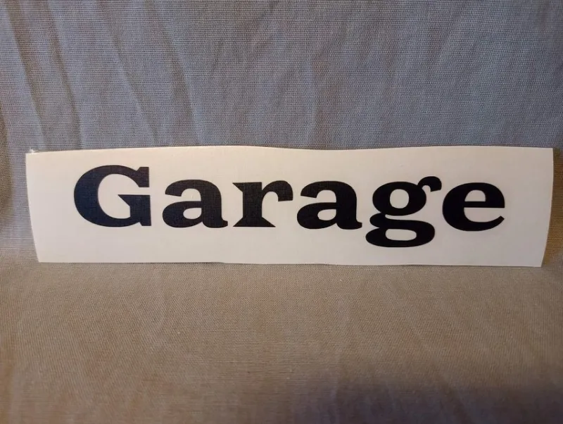 Tradera Klistermärken & Stickers<Dekal med texten