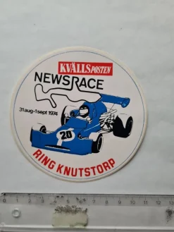 Tradera Klistermärken & Stickers<Dekal**Kvällsposten Newsrace Ring Knutstorp 1974**klistermärke**