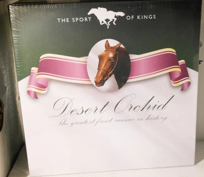 Tradera Häst & Ridsport<desert orchid the sport of kings(statyett)atlas edition.