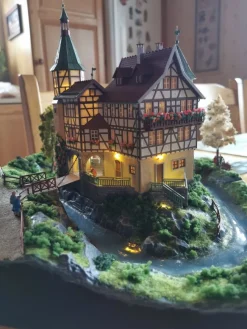 Tradera Detaljerad Modell av Medeltida Slott med Belysning HO^ Skalamodeller